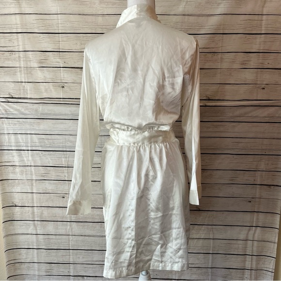 Morgan Taylor Cream Satin Robe Size Small/Medium - Picture 4 of 6